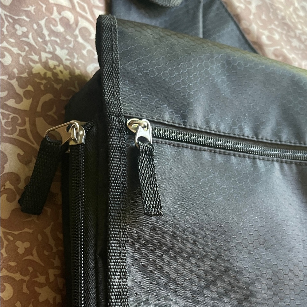 Stylish Black Messenger Bag by Heys - Picture 3 of 12